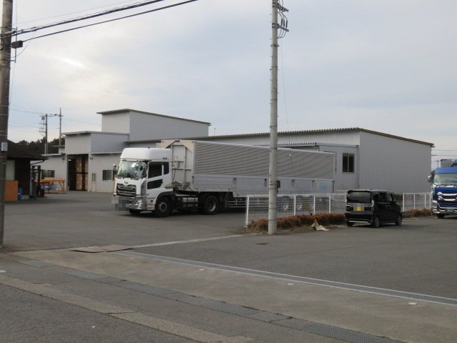 飯能市大字芦苅場の倉庫の外観