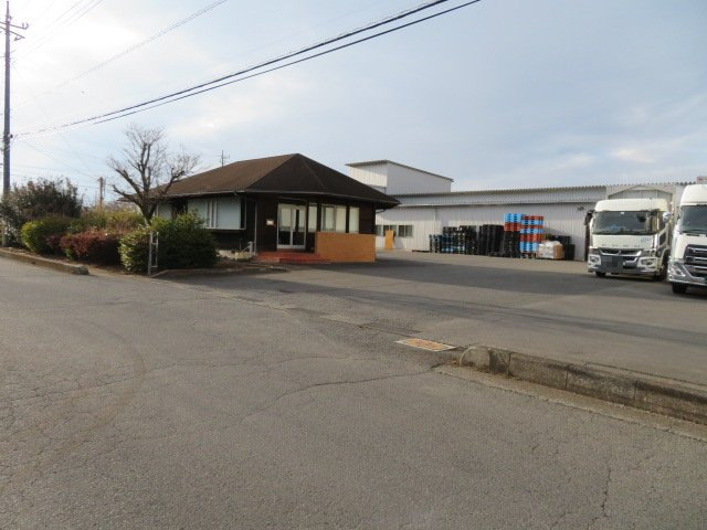 飯能市大字芦苅場の倉庫の駐車場