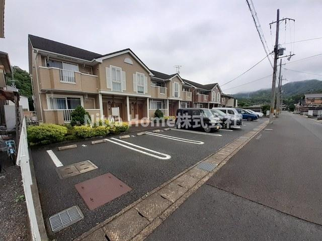 ニアパーク　Aの駐車場|敷地内に駐車場があります♪