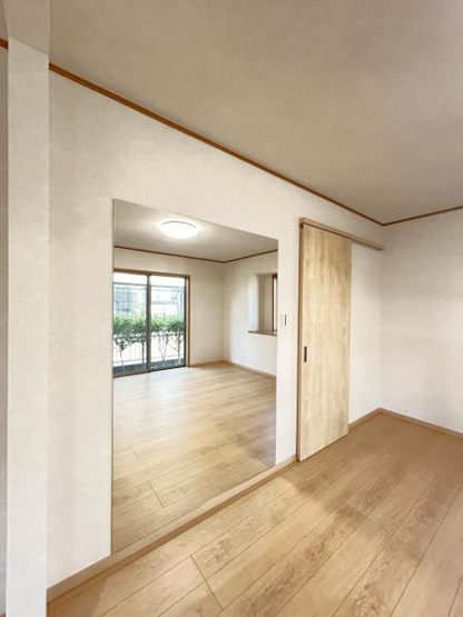 【洋室】 | リビングの写真です。