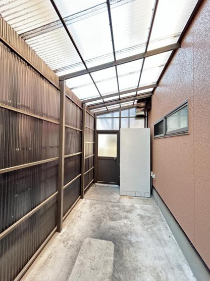 【その他】 | 差し掛けもございます。
エコキュートを新設しております。