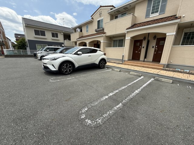 ブリーゼⅡの駐車場