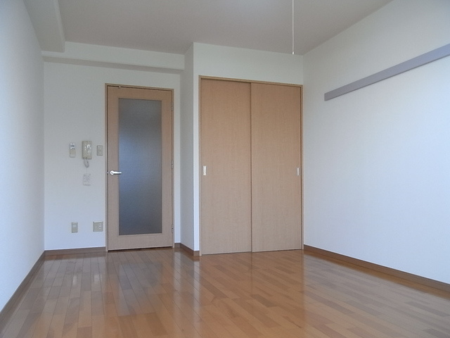 ダイドーメゾン岡本駅前の居間・リビング