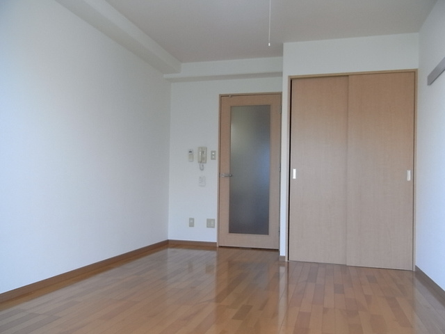 ダイドーメゾン岡本駅前の居間・リビング