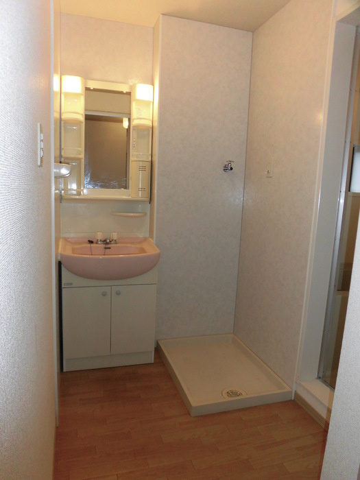 ヴィラ・コンフォート|203 洗面化粧台・洗濯機置き場