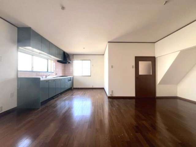明石市鳥羽倉庫付戸建の居間・リビング