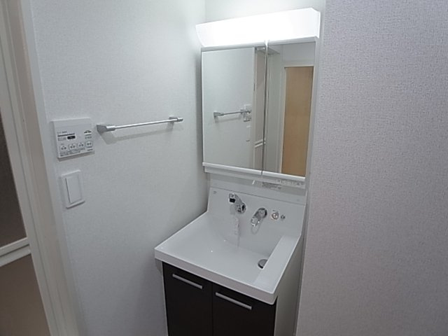 神戸市長田区西尻池町２丁目の賃貸マンションの洗面所|シャンプードレッサー