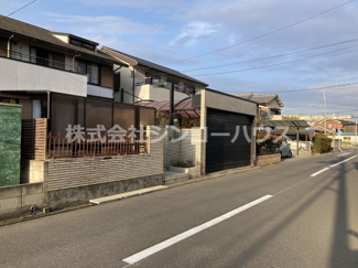 【外観】 | 南側幅員約6メートルの公道に接しています。