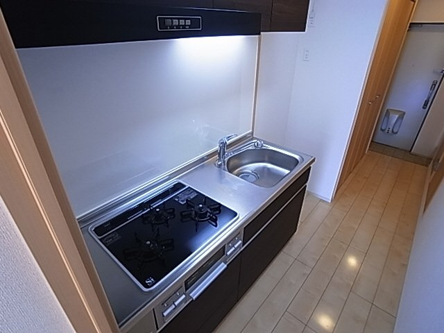 神戸市長田区二葉町７丁目の賃貸マンションのキッチン|システムキッチン（ガス３口）