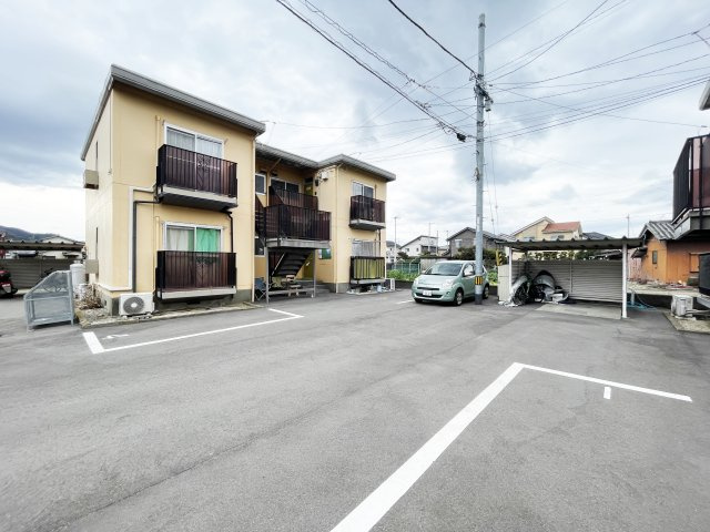コーポ佐野　南棟の駐車場