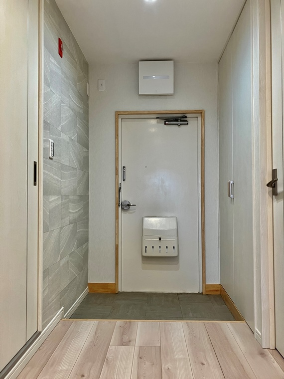 ハイマ－ト天王台Ａ１号棟の玄関