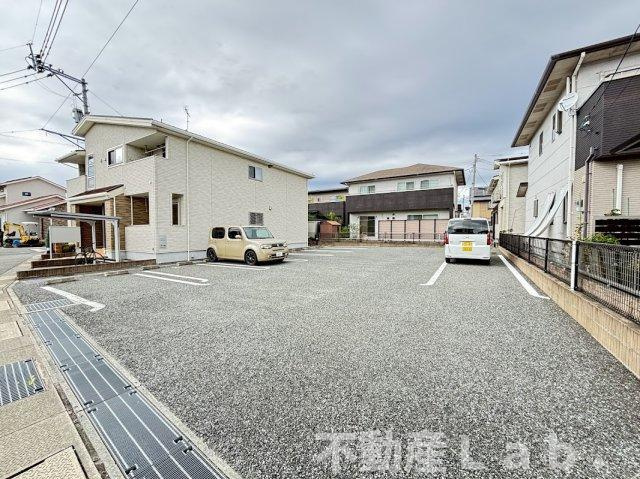 オークスレジデンスⅡの駐車場