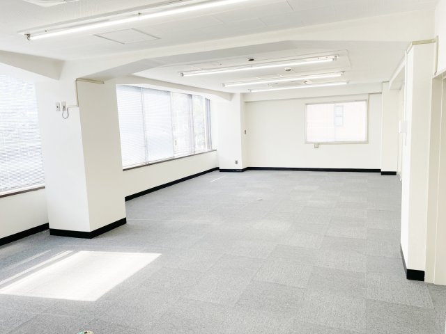 白王ビルの内装|写真は別フロアの同じ坪数の画像で、実際の部屋の画像とは異なります。