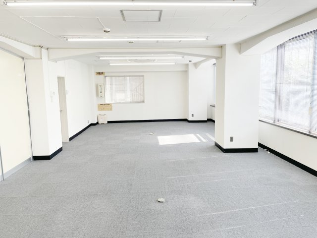 白王ビルの内装|写真は別フロアの同じ坪数の画像で、実際の部屋の画像とは異なります。