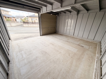 領家倉庫・ガレージの内装