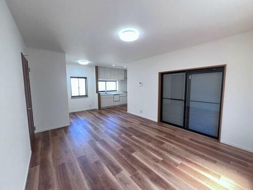 桜丘町　中古一戸建てのトイレ|LDK15.2帖
■物件内覧・資金計画相談・住宅ローン相談、リフォーム相談、お問合せ受付中■
※当日・翌日のご内覧、ご相談はお電話でのお問合せがスムーズです！