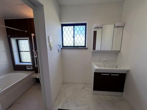 桜丘町　中古一戸建ての脱衣所|洗濯機置き場
■物件内覧・資金計画相談・住宅ローン相談、リフォーム相談、お問合せ受付中■
※当日・翌日のご内覧、ご相談はお電話でのお問合せがスムーズです！