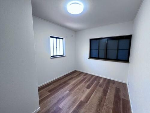 桜丘町　中古一戸建ての洋室|洋室5.5帖
■物件内覧・資金計画相談・住宅ローン相談、リフォーム相談、お問合せ受付中■
※当日・翌日のご内覧、ご相談はお電話でのお問合せがスムーズです！