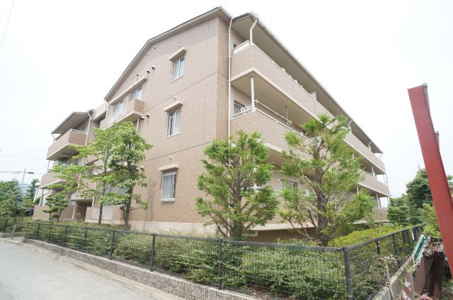 ペイサージュ宝塚の外観