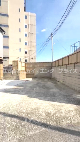 蛍池西町ビルの駐車場