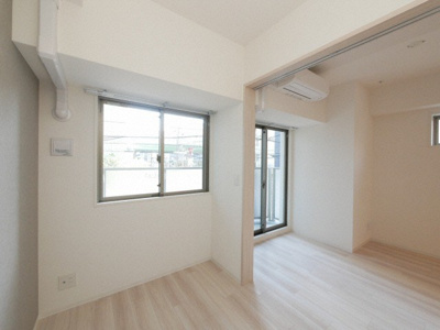 【居間・リビング】 | アーバネックス西本町  | ゆったり過ごせるリビングです