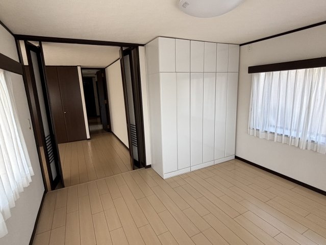 錦町上中田【５LLDDKK】駐車場６台の洋室|２F