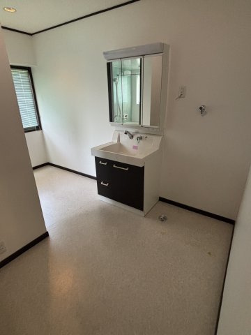 錦町上中田【５LLDDKK】駐車場６台の独立洗面台|２F