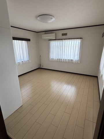 錦町上中田【５LLDDKK】駐車場６台の洋室|２F