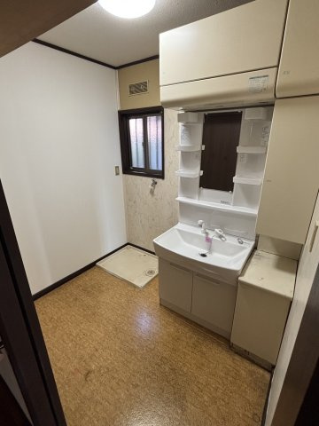 錦町上中田【５LLDDKK】駐車場６台の独立洗面台|１F