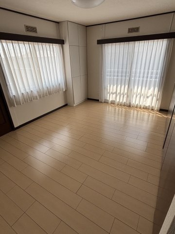 錦町上中田【５LLDDKK】駐車場６台の洋室|２F