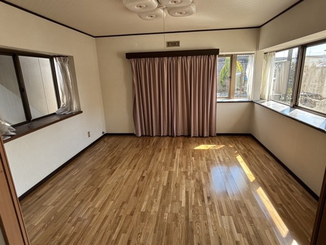 錦町上中田【５LLDDKK】駐車場６台の洋室|１F