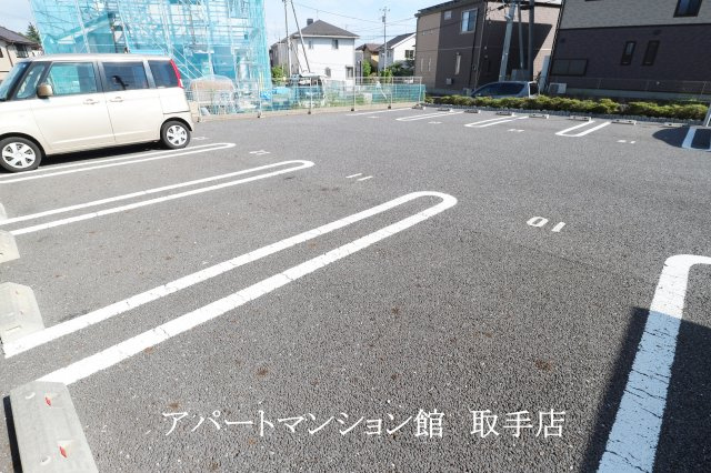 アムールゆめみ野Aの駐車場