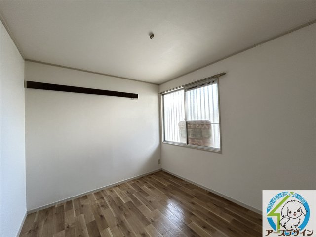 クロスロードの洋室