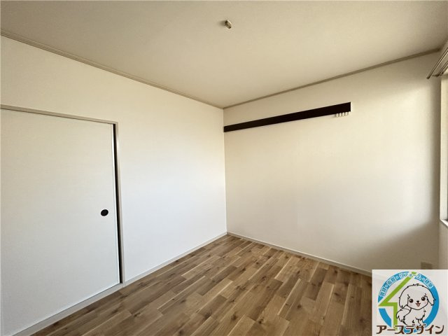 クロスロードの洋室