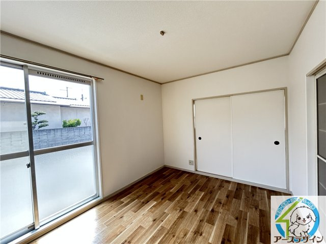 クロスロードの洋室