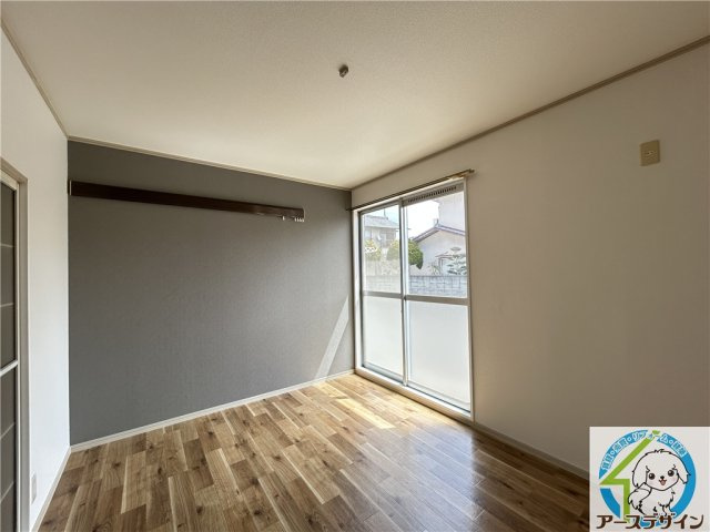 クロスロードの洋室