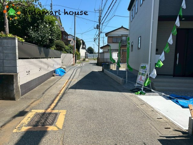 桶川市上日出谷4期　新築戸建　ケイアイピット01の前面道路含む現地写真