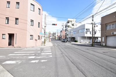 【前面道路含む現地写真】 | 真砂町角地　売地