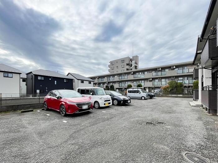 プリムラコートの駐車場