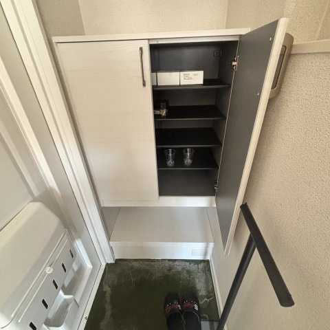 室蘭中島町ハウスの玄関