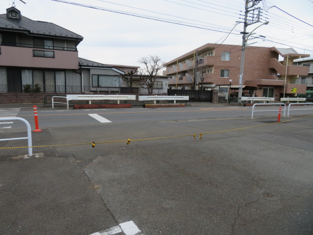 東村山市恩多町５丁目の倉庫の駐車場
