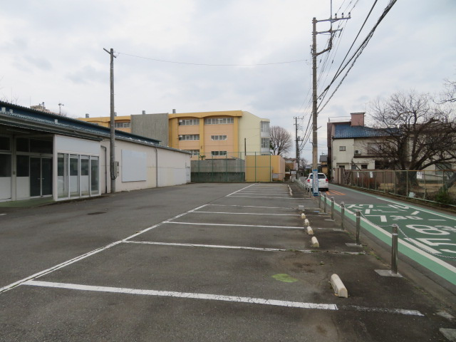 東村山市恩多町５丁目の倉庫の駐車場