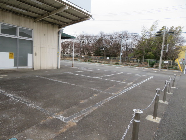 東村山市恩多町５丁目の倉庫の駐車場