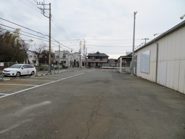東村山市恩多町５丁目の倉庫の駐車場