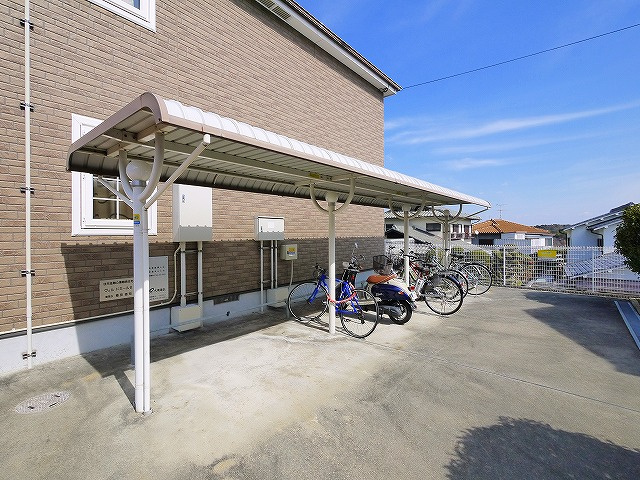 ヴェルドミールⅡのその他共用部分|屋根付きの駐輪場です