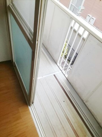 フローラルＹＭのバルコニー|外からの目が気にならないバルコニーで洗濯物が干せます