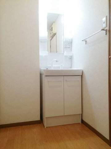 フローラルＹＭの洗面所|明るい洗面所です