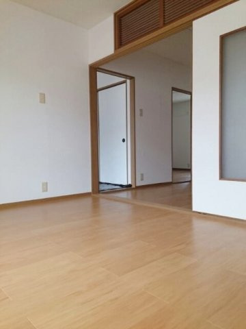 フローラルＹＭの内装|明るい室内です