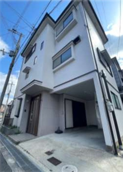 私部5丁目　中古一戸建ての駐車場|ビルドインガレージ
■物件内覧・資金計画相談・住宅ローン相談、リフォーム相談、お問合せ受付中■
※当日・翌日のご内覧、ご相談はお電話でのお問合せがスムーズです！