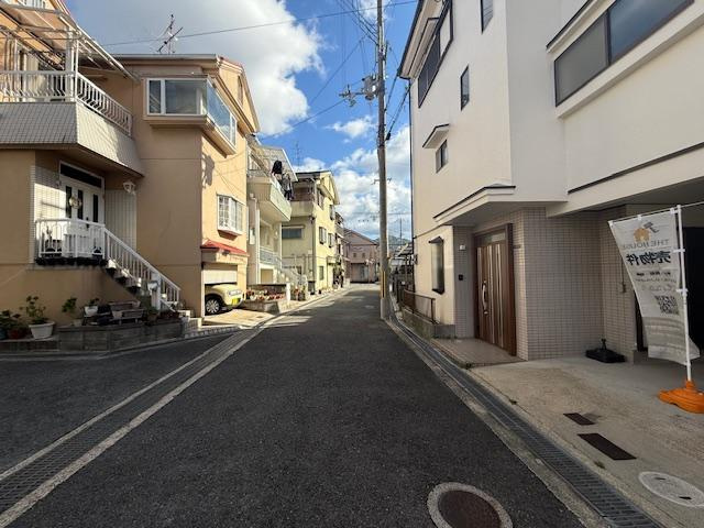 私部5丁目　中古一戸建ての前面道路含む現地写真|■物件内覧・資金計画相談・住宅ローン相談、リフォーム相談、お問合せ受付中■
※当日・翌日のご内覧、ご相談はお電話でのお問合せがスムーズです！